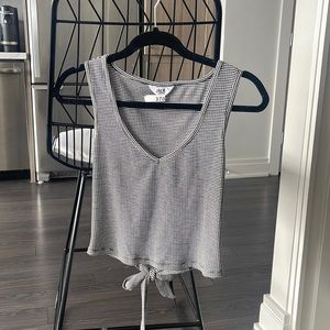 LIKE NEW BB Dakota top